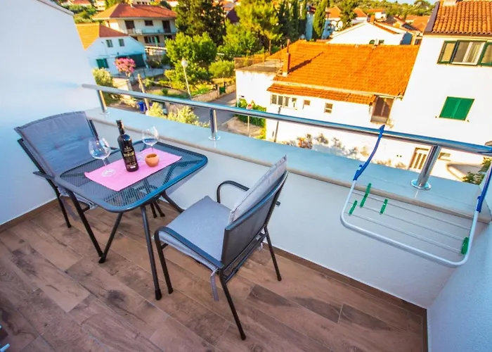 招待所 And Skalinada 3*