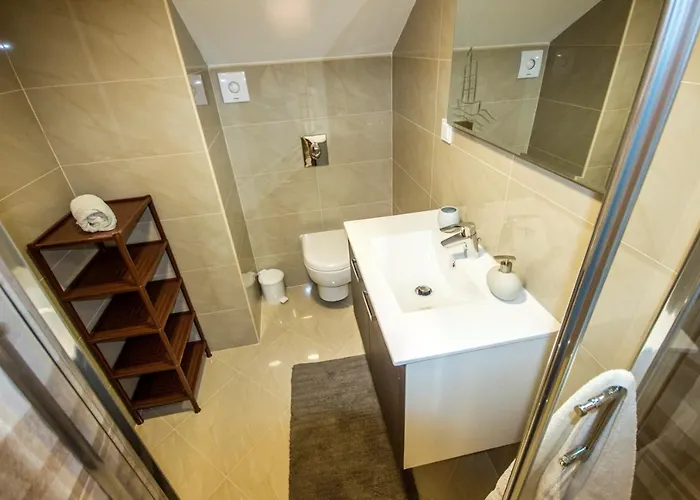 招待所 And Skalinada 3*