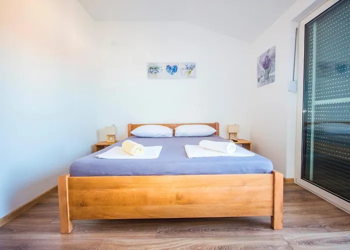 And Skalinada 招待所