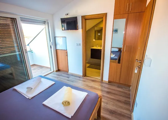 招待所 And Skalinada 3*