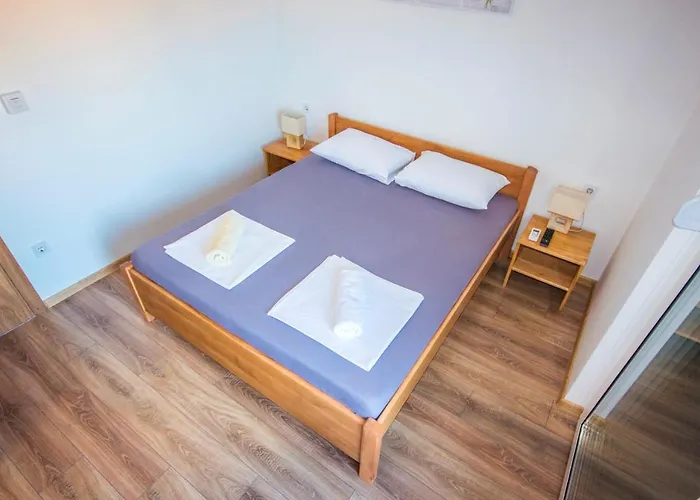 招待所 And Skalinada 3*