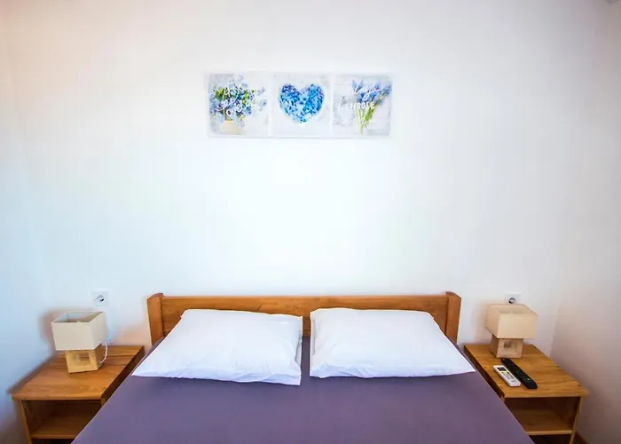 And Skalinada 招待所 穆泰尔岛