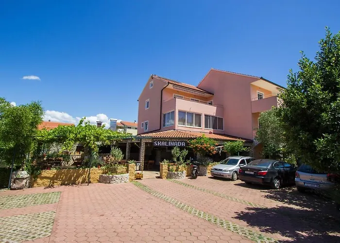 And Skalinada 穆泰尔岛